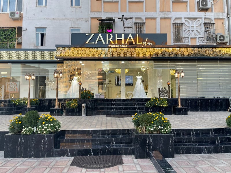 Zarhal Plaza
