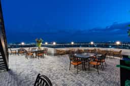 Shamsan Airport Hotel